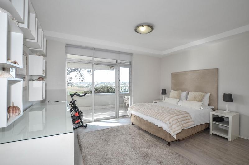 To Let 3 Bedroom Property for Rent in Dolphin Beach Western Cape